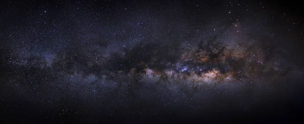 パノラマ天の川銀河。長時間露光の写真。粒 — ストック写真