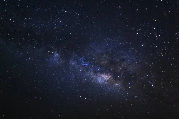 明らかに夜空の天の川 — ストック写真