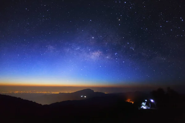 Galaxia Vía Láctea en Doi inthanon Chiang mai, Tailandia . — Foto de Stock