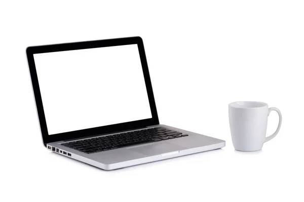 Tela em branco laptop e lápis coloridos com xícara de café — Fotografia de Stock