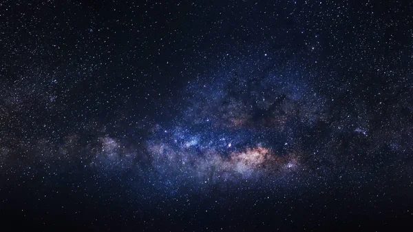 Panorama Samanyolu yıldız ve uzay tozu unive