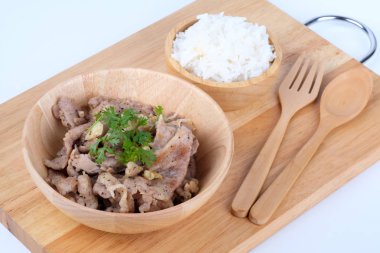 Kızarmış domuz garlice ve pirinç ile karıştırın