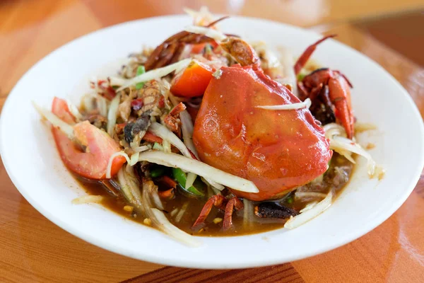 Somtum, ensalada de papaya deliciosa comida en Tailandia, Primer plano — Foto de Stock