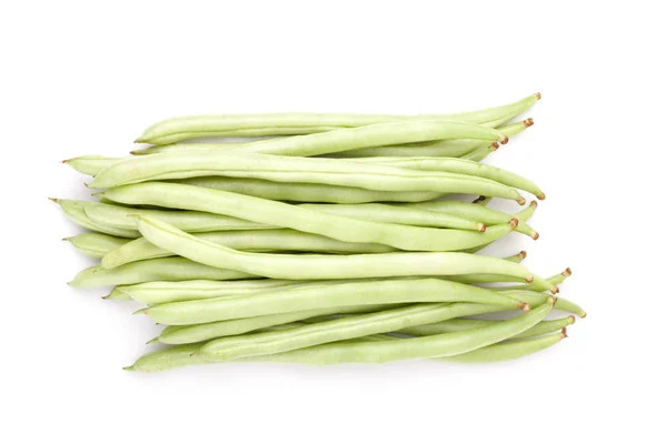 Zelené fazolky nebo fazolky izolovaných na bílém pozadí — Stock fotografie