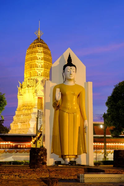 Manzara günbatımında Wat Phar Sri Rattana Mahathat tapınak ya da Wat Yai, Phitsanulok Tayland — Stok fotoğraf