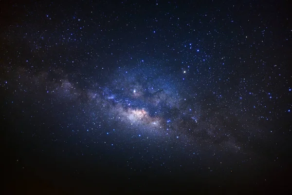 Via Láctea galáxia com estrelas e poeira espacial no universo — Fotografia de Stock