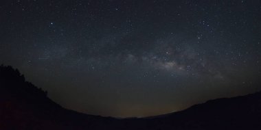 Panorama milkyway gökada yıldız ve univer uzay tozu ile