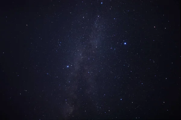 银河星系。长时间曝光的照片。与粮食 — 图库照片