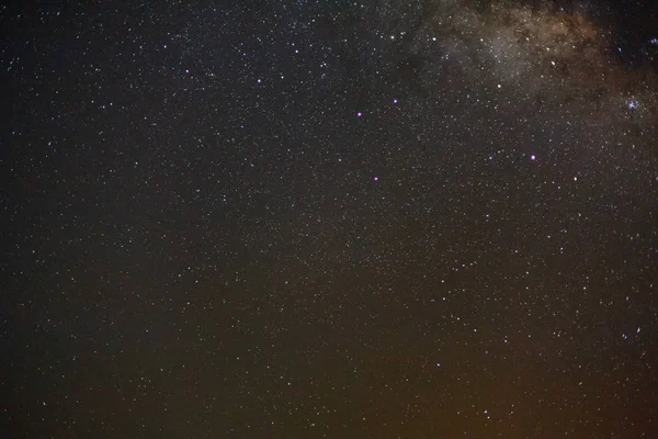 Vintergatans galax med stjärnor och rymdstoft i universum — Stockfoto