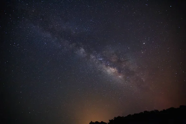 Via Láctea galáxia com estrelas e poeira espacial no universo — Fotografia de Stock