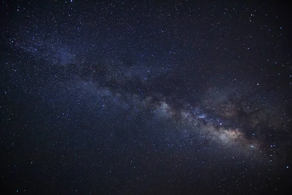 Via Láctea galáxia com estrelas e poeira espacial no universo — Fotografia de Stock