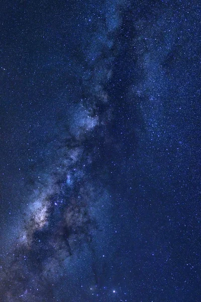 Via Láctea galáxia com estrelas e poeira espacial no universo — Fotografia de Stock