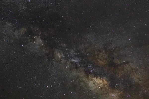 Céu estrelado noite, Via Láctea galáxia com estrelas e poeira espacial em — Fotografia de Stock