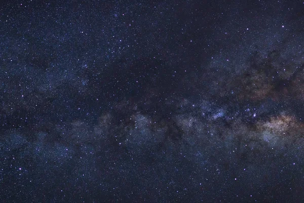 Céu estrelado noite, Via Láctea galáxia com estrelas e poeira espacial em — Fotografia de Stock