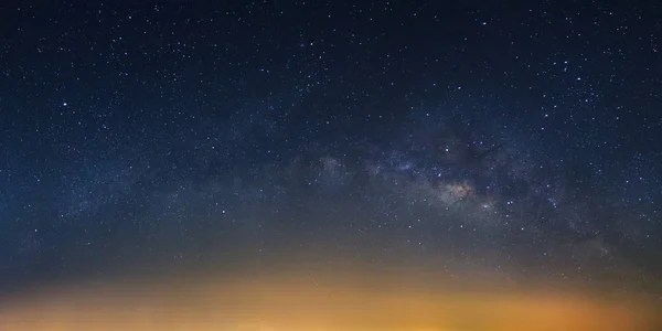 Panorama Via Láctea ponte galáxia como visto da Tailândia em um clea Fotografias De Stock Royalty-Free