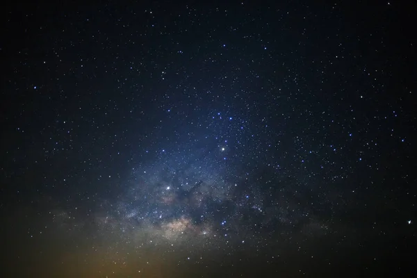 Vintergatans galax med stjärnor och rymdstoft i universum — Stockfoto