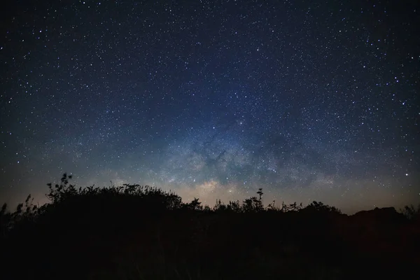 Milky Way Galaxy at Doi Luang Chiang Dao.Long exposure photograp — Stock Photo, Image