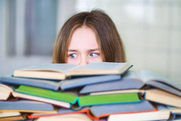 Sınavlarda kitaplar ile sert öğrenme yorgun vurguladı kolej öğrencisi hazırlama testleri