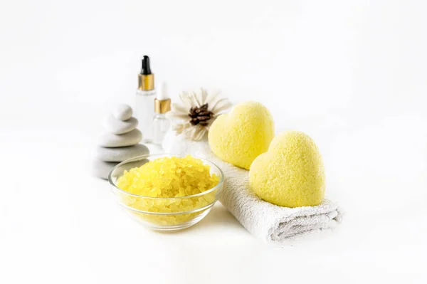 Concepto de relajación, spa y tratamiento corporal. Productos de baño relajantes — Foto de Stock