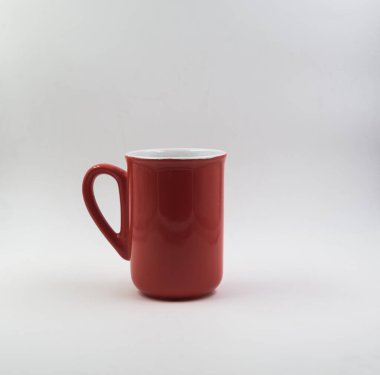 kırmızı kupa, beyaz arkaplanda izole