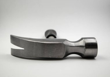 Beyaz arka planda izole çekiç, el aleti, inşaat ekipmanı