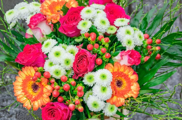 Beautiful Bouquet Fresh Pink Roses Gerberas Daisies Hypericum Dew Drops — Stock Photo, Image