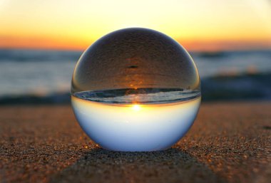 Fort Lauderdale Sahili, Florida, ABD 'de bir lens topuyla güzel bir gün doğumu yakaladık.