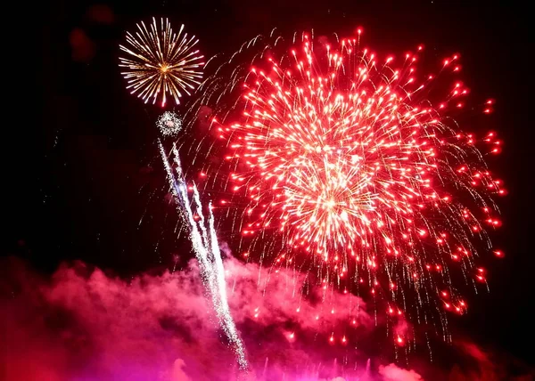 Stunning red fireworks balls exploding on the sky at night — Stock Photo, Image