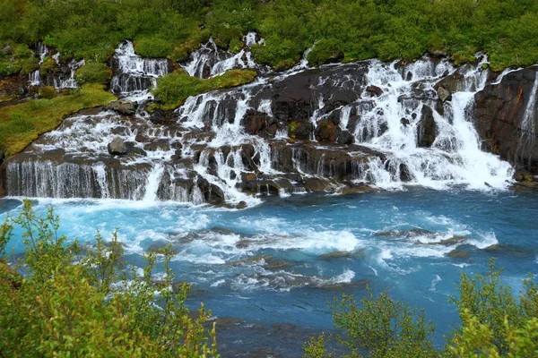 Vackra blå vattenfall i Barnafoss på västra Island — Stockfoto