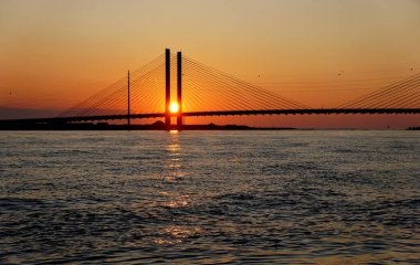 Indian River Köprüsü, Bethany Sahili, Delaware, ABD yakınlarındaki güzel gün doğumu manzarası.