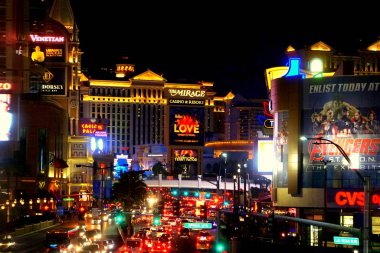 Las Vegas, Nevada, ABD - 1 Ocak 2019 Las Vegas Bulvarı 'ndaki otel ve kumarhanelerin manzarası