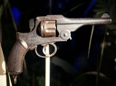 New Orleans, Louisiana, ABD - 5 Şubat 2020 - 2. Dünya Savaşı 'nda kullanılan Japon tabancası ve tabancası