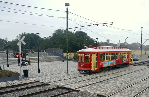 New Orleans, Louisiana, U.S.A - February 4, 2020 - The red streetcar and buildings near French Quarter — 스톡 사진