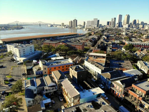 New Orleans, Louisiana, U.S.A - February 7, 2020 - The aerial view of the buildings on French Quarter and Mississippi River — 图库照片