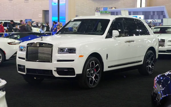 Philadelphia, Pennsylvania, ABD - 9 Şubat 2020 - 2020 Beyaz Rolls Royce Cullinan