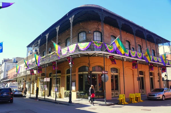 Новый Орлеан, Луизиана, США - 7 февраля 2020 года - Ресторан Pere Antoine оформлен для Марди Гра — стоковое фото