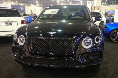 Philadelphia, Pennsylvania, ABD - 9 Şubat 2020 Bentley Bentayga SUv 'un yan görüntüsü