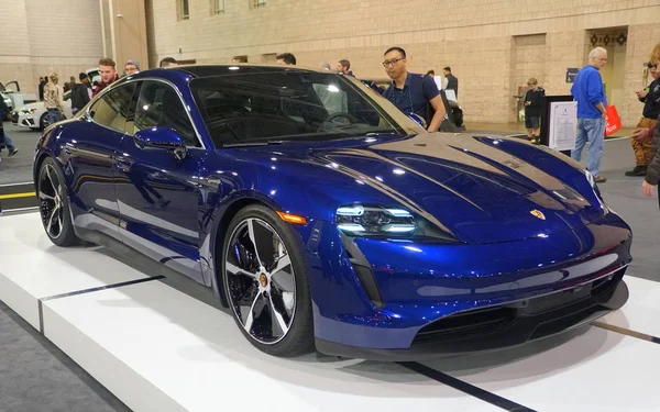 Philadelphia, Pennsylvania, U.S.A - February 9, 2020 - The blue metallic 2020 Porsche Taycan 4S all electric sports sedan — ストック写真