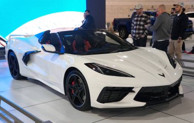 Philadelphia, Pennsylvania, ABD - 9 Şubat 2020 Yepyeni Chevy Corvette Stingray Convertible 'in beyaz rengi