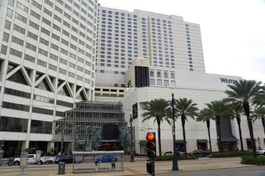 New Orleans, Louisiana, ABD - 4 Şubat 2020 - Westin Oteli ve The Shops of Canal Place