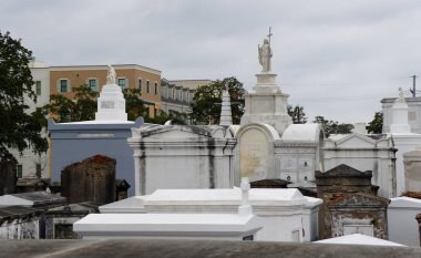 New Orleans, Louisiana, ABD - 4 Şubat 2020 Rampart Caddesi 'ndeki beyaz mezarlığın manzarası