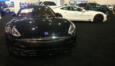 Philadelphia, Pennsylvania, ABD - 9 Şubat 2020 - 2020 Karma Revero Gt uzun menzilli elektrikli aracın ön görüntüsü