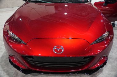 Philadelphia, Pennsylvania, U.S.A - 9 Şubat 2020 - Kırmızı metalik 2020 Mazda Miata Mx-5 Club