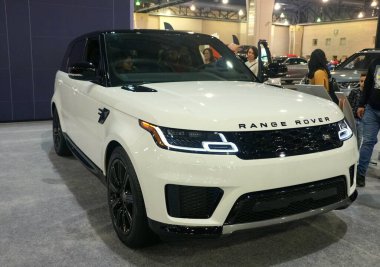 Philadelphia, Pennsylvania, ABD - 10 Şubat 2020 - 2020 Land Rover Range Evoque kompakt SUV beyaz bir renk