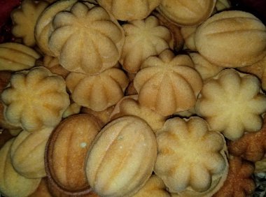 Bahulu, un ve yumurtadan yapılan geleneksel Malezya yemeği.