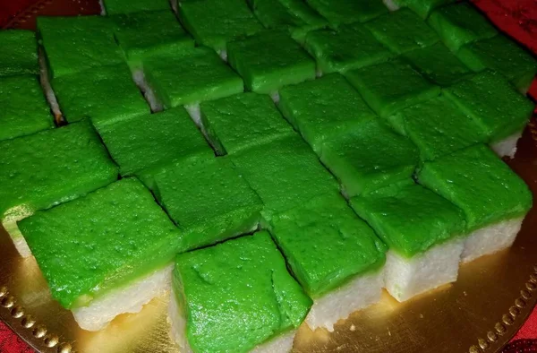 Kuih Seri Muka Een Maleisisch Dessert Gemaakt Van Groene Schroefvla — Stockfoto