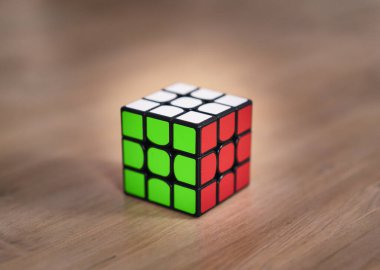 Rubik 3x3 'ü çözdük.