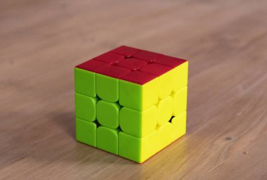 Rubik 3x3 'ü çözdük.