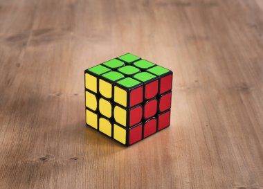 Rubik Küp Yapboz Zeka Oyuncak Oyunu çözüldü, üç taraflı
