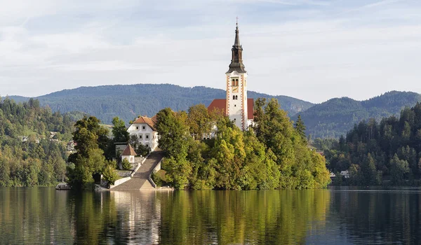 Church Assumption Mary Island Bled Lake Slovenia Reflects Water — Stock Photo, Image